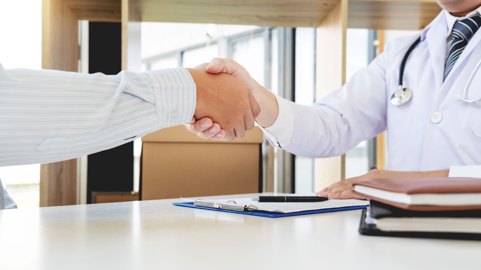 O mercado de trabalho para quem teve o diploma revalidado é o mesmo para quem fez o curso de medicina no Brasil. Foto: Reprodução/AdobeStock