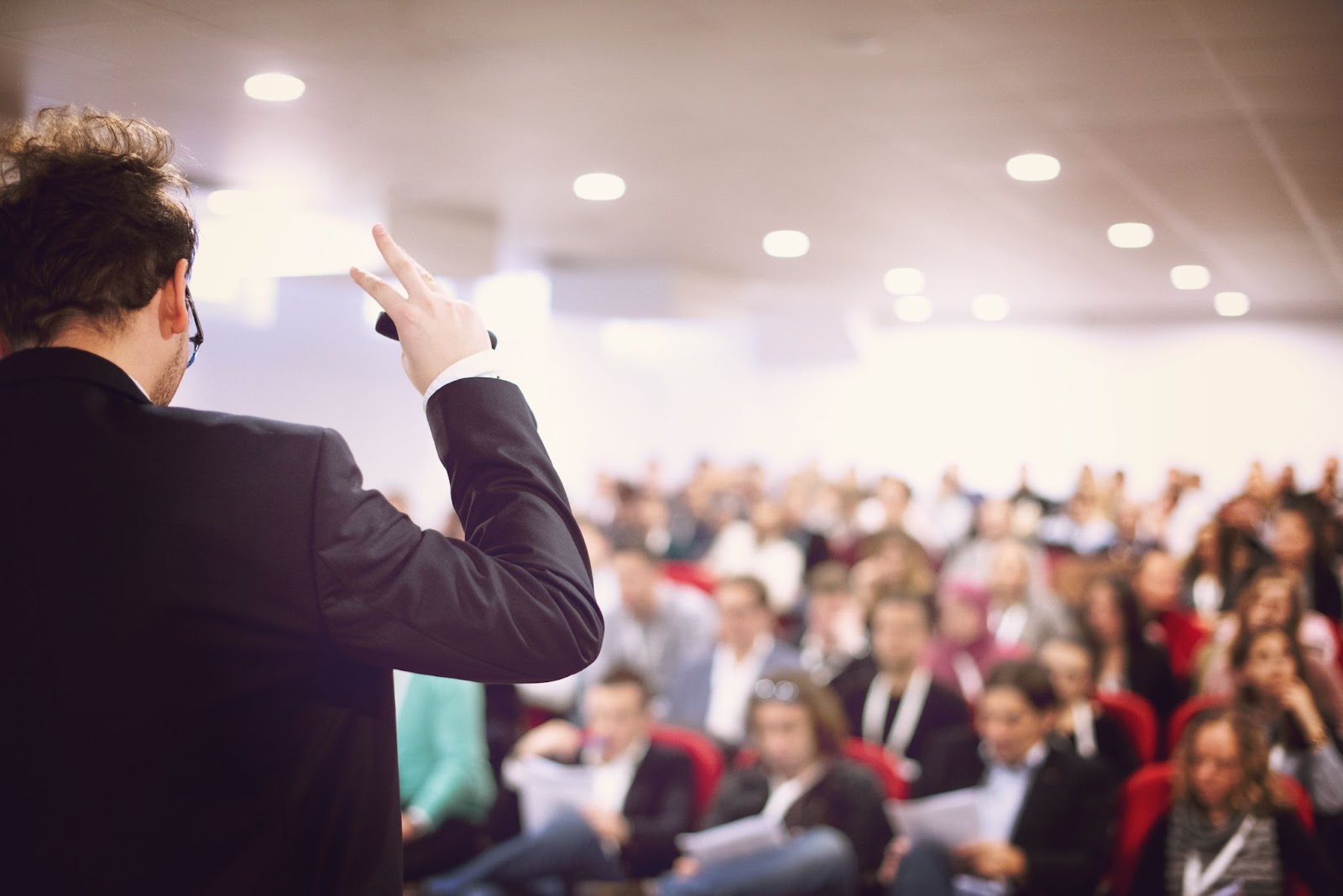 A apresentação de trabalho científico é um dos elementos que pontuam na análise curricular para a prova de residência. Foto: Reprodução/AdobeStock