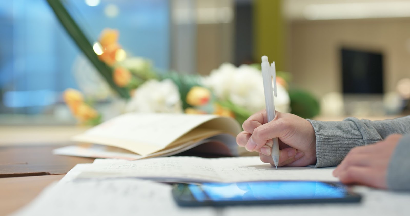 O caderno de erros é uma forma de revisão mais completa e personalizada para o seu aprendizado. Foto: Reprodução/AdobeStock