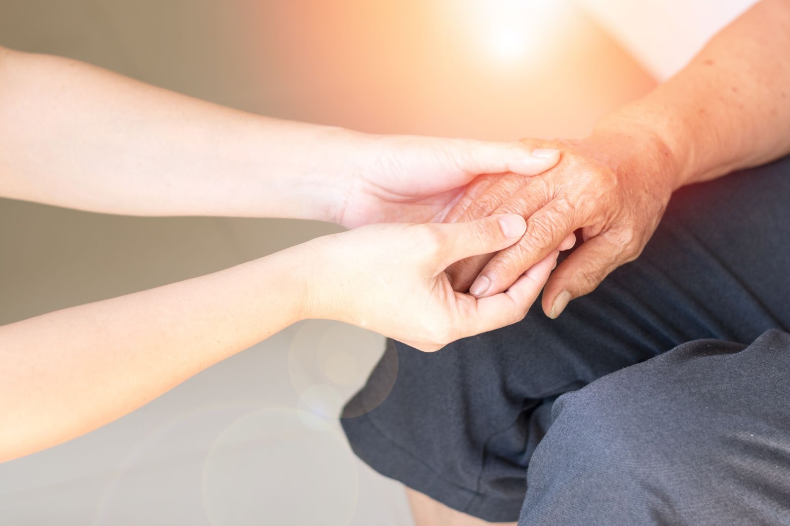 A medicina paliativa foca na qualidade de vida e bem-estar do paciente por meio de uma abordagem multidisciplinar. Foto: Reprodução/AdobeStock