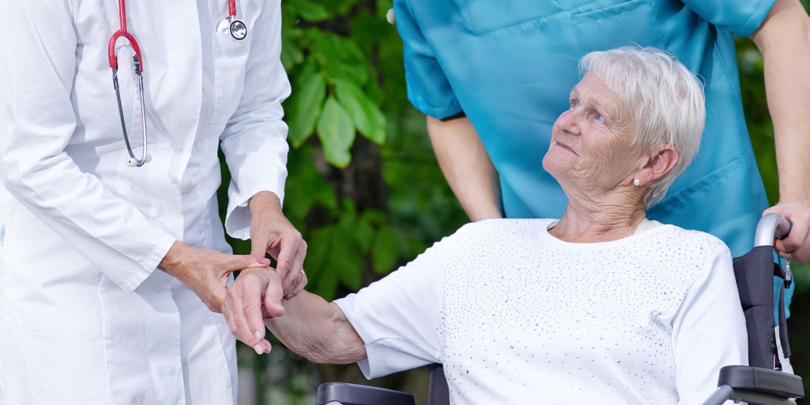 O controle dos sintomas e cuidado emocional e espiritual do paciente e da família fazem parte da Medicina Paliativa. Foto: Reprodução/AdobeStock