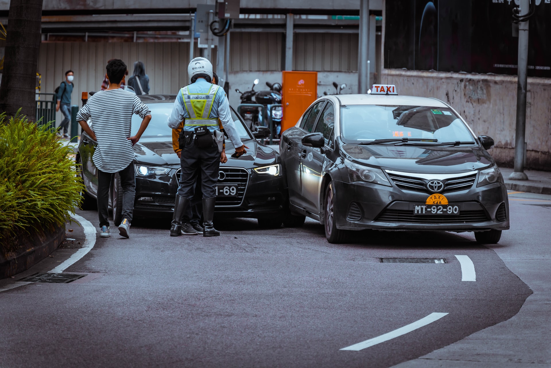Collision between a taxi and a car 