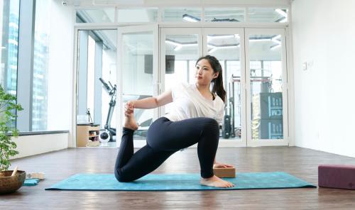 LIZARD POSE VARIATION