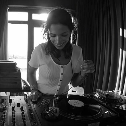 DJ Helena Guedes