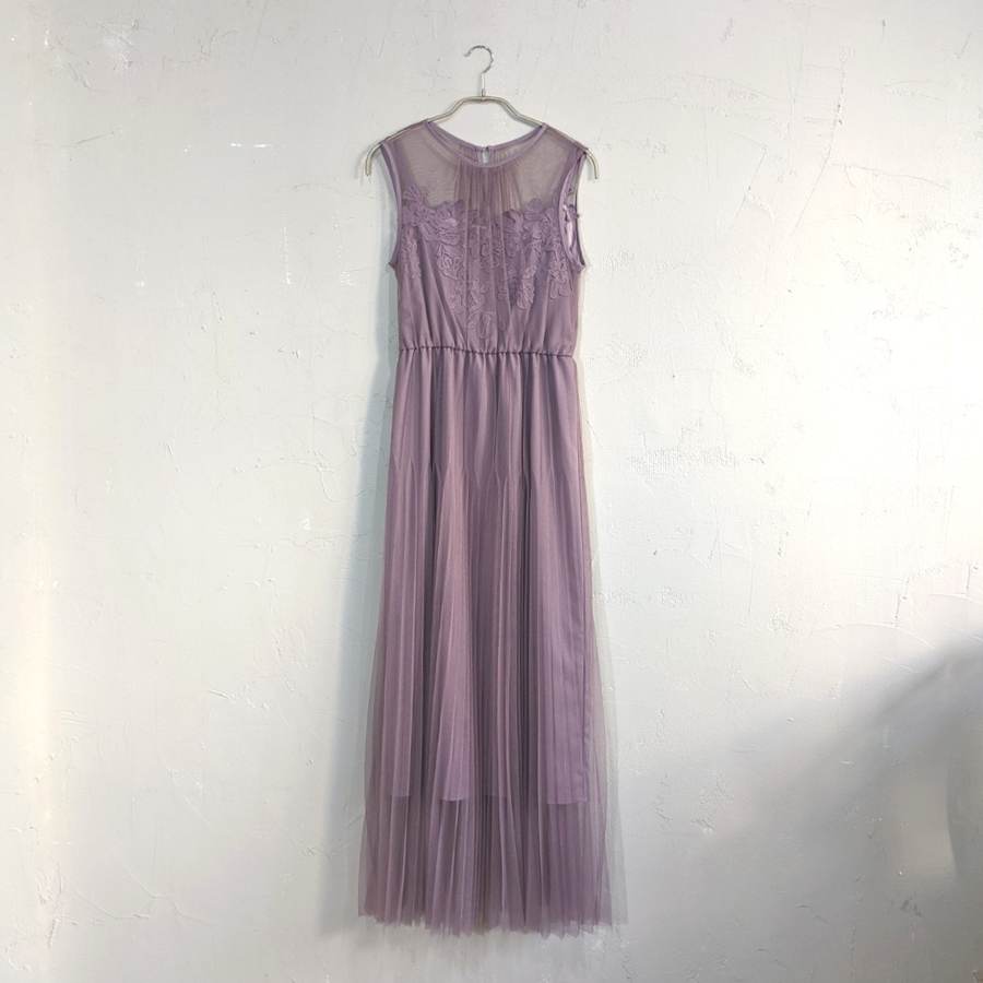 くすみラベンダーのドレス