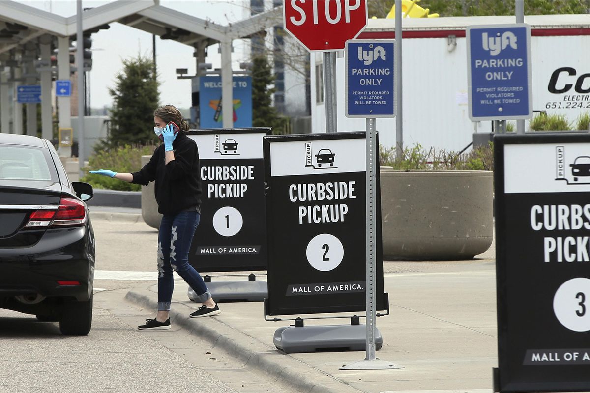 Person handling Curbside Pickup