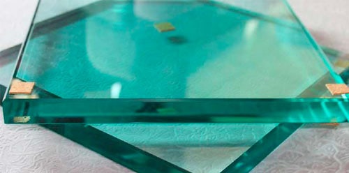 Le verre trempé pour remplacer la vitre d'un panneau solaire