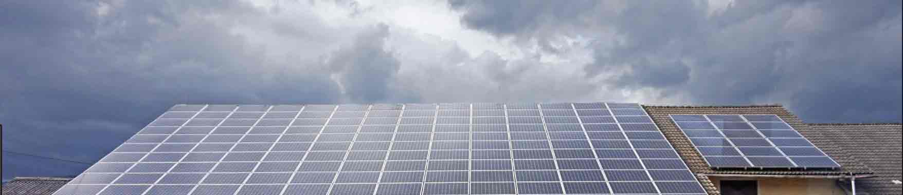 Installation photovoltaïque réparée grâce à l'argent de l'assurance habitation.