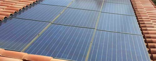 Une fuite sous panneau solaire doit être réparée par des professionnels
