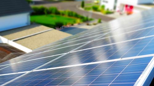 Les panneaux solaires produisent moins pendant les canicules