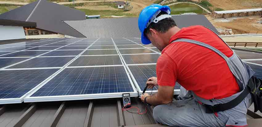 Pour un dépannage de panneau solaire couvert par l'assurance faites intervenir un technicien.