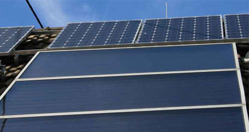Le capteur solaire à plan vitré possède un meilleur rendement thermique grâce à l'effet de serre.