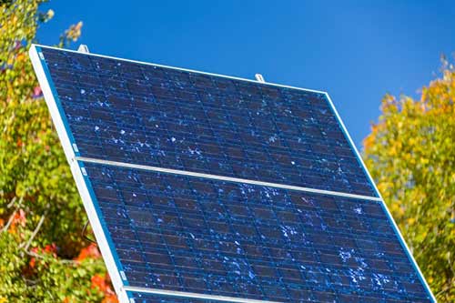 Durée de vie similaire entre panneaux photovoltaïques polycristallins et monocristallins