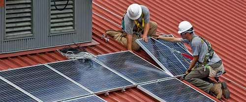 Installer des panneaux solaires hybrides demande un savoir-faire maîtrisé