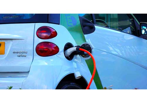 Vous pouvez charger votre voiture électrique avec vos panneaux solaires.