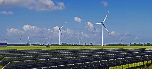 Remplacer les centrales nucléaires par des panneaux solaires est un défi compliqué.