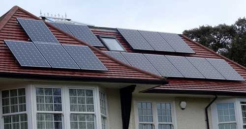 Les panneaux photovoltaïques permettent de chauffer une piscine