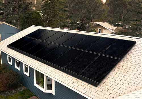 Les cellules photovoltaïques sont noires ou bleues