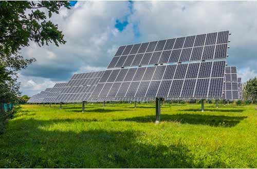 Le tracker solaire permet aux agriculteurs une meilleure production d'électricité.