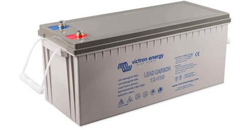 Les batteries permettent de stocker l'énergie solaire