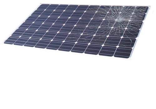 Le bris de glace sur un panneau solaire peut entraîner une panne