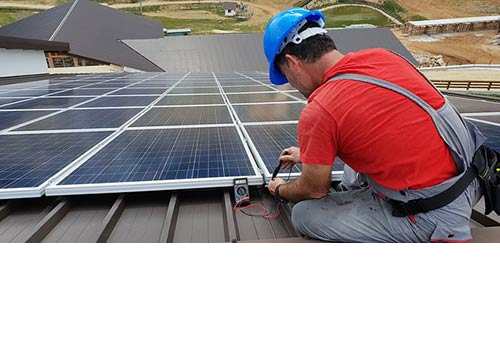 Pour un dépannage de panneau solaire couvert par l'assurance faites intervenir un technicien.