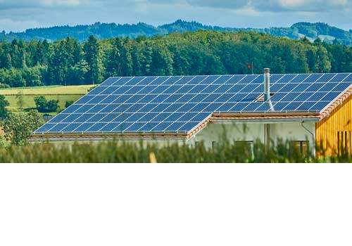 Vous avez beaucoup de panneaux photovoltaïques ? Arrosez-les pendant les canicules