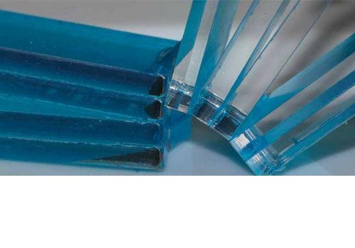 Le plexiglas pour remplacer le verre d'un panneau solaire
