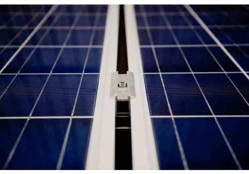 Les panneaux solaires les moins chers sont les kits.