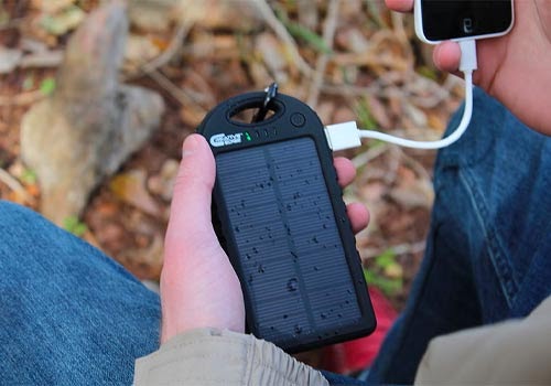 Le chargeur solaire est un appareil portatif.
