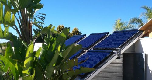 Le panneau solaire thermique permet de produire de l'eau chaude.