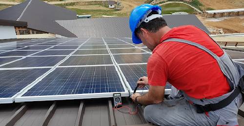 Installation des capteurs solaires photovoltaïque par un artisan RGE