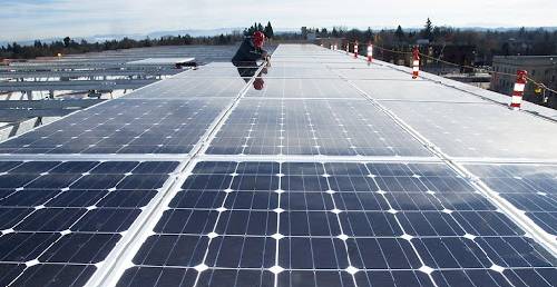 Installation solaire en autoconsommation nécessitant un permis de construire.