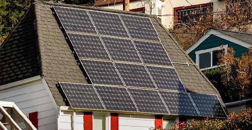 Installation photovoltaïque en autoconsommation raccordée au réseau public.