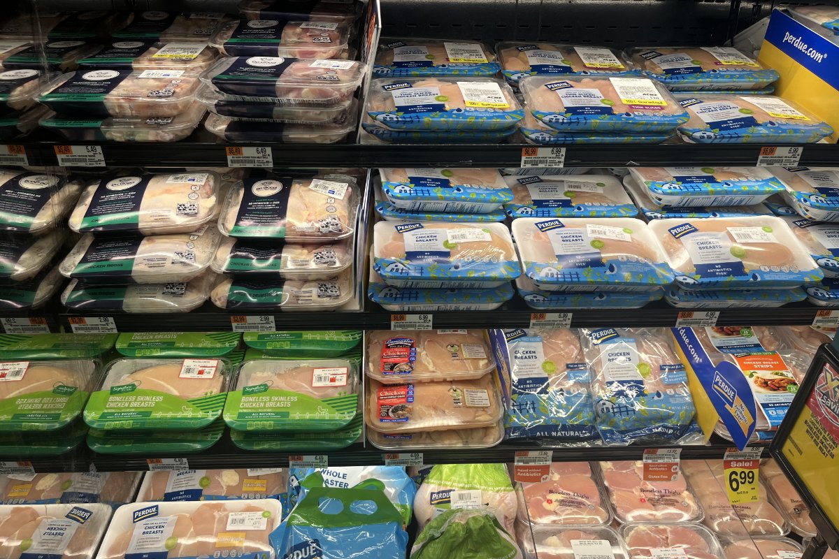 Do Good Chicken is on sale at an Acme supermarket near the Do Good factory; the supermarket is one of many that also provides food waste to the company, and sells their chicken. (Photo credit: Lisa Held)