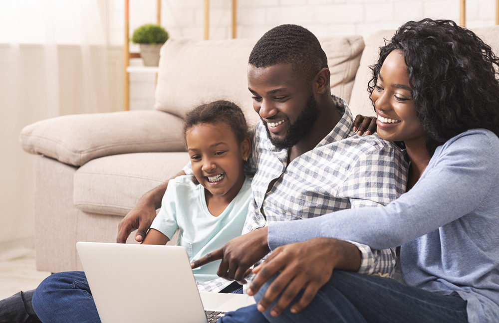 parents with little girl