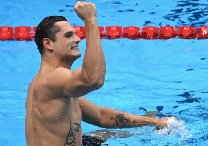 Une image contenant eau, sport, personne, sport aquatiqueDescription générée automatiquement