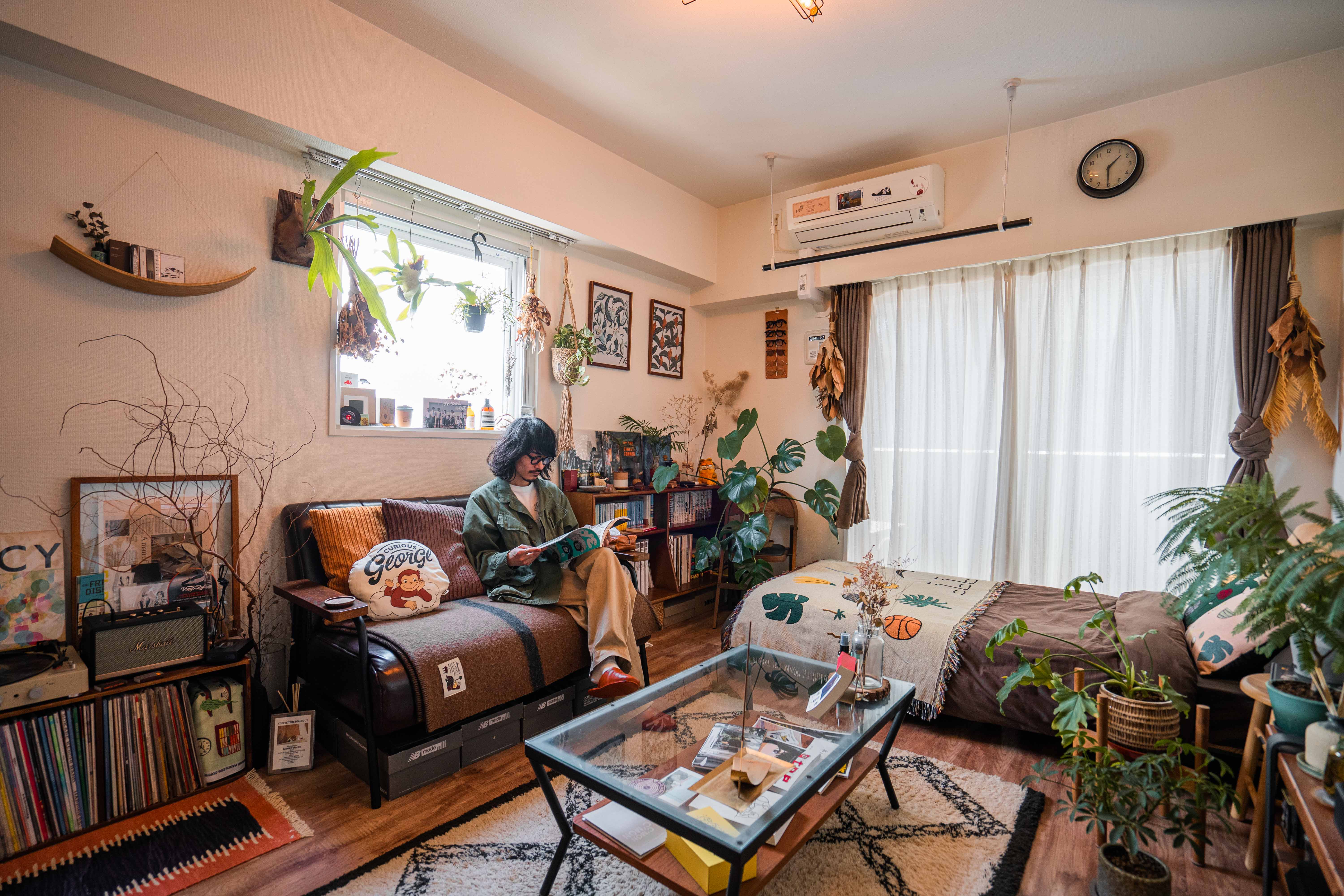渋さのある観葉植物とヴィンテージ家具でアメリカンに|1人暮らし|1K