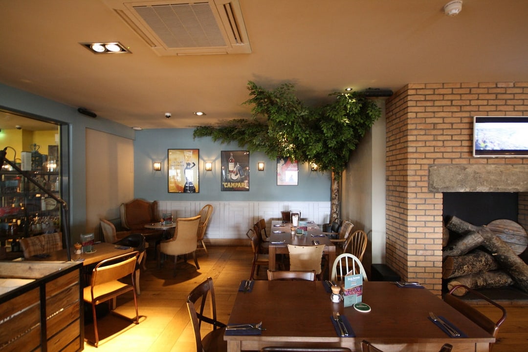 Bespoke Artificial Corner and Leaning Trees Design Example