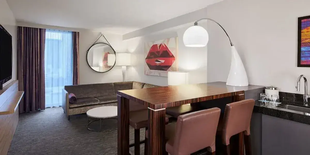 Deluxe Queen Suite The Linq Hotel + Experience, Las Vegas