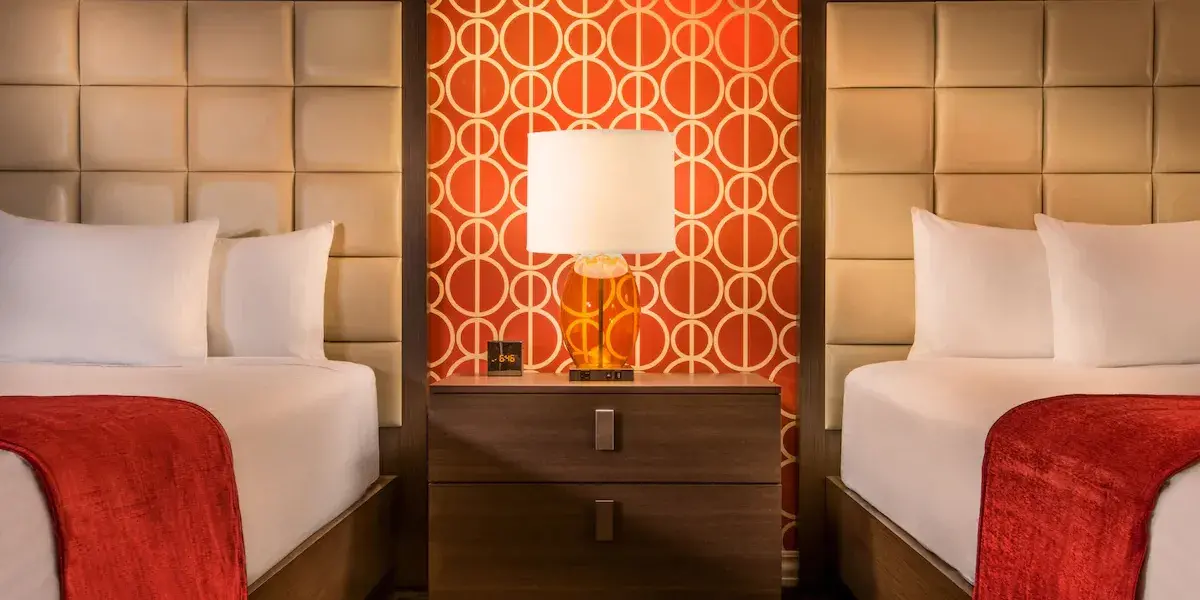 Resort Studio Suite Two Queens High Roller View Horseshoe Las Vegas Hotel