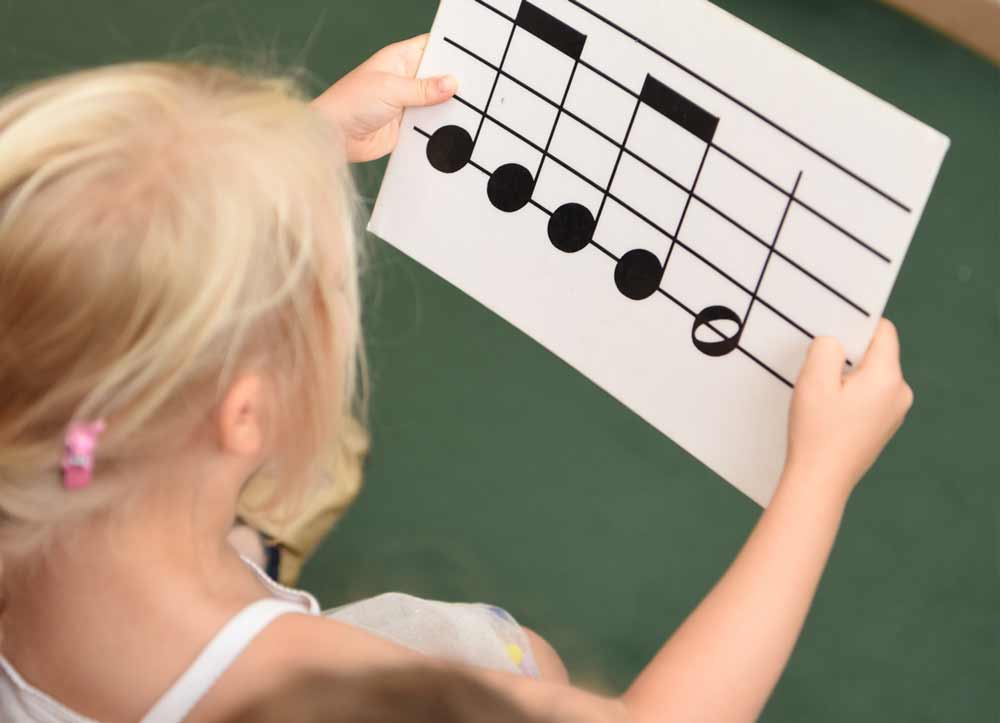 Toddler learns how to read music notes