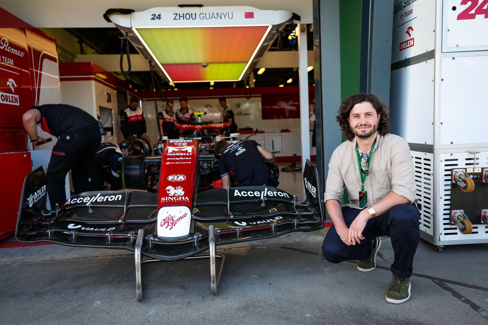 Zac Duff, JigSpace CEO visiting the Alfa Romeo F1® Team ORLEN pit stop in Albert Park, Melbourne