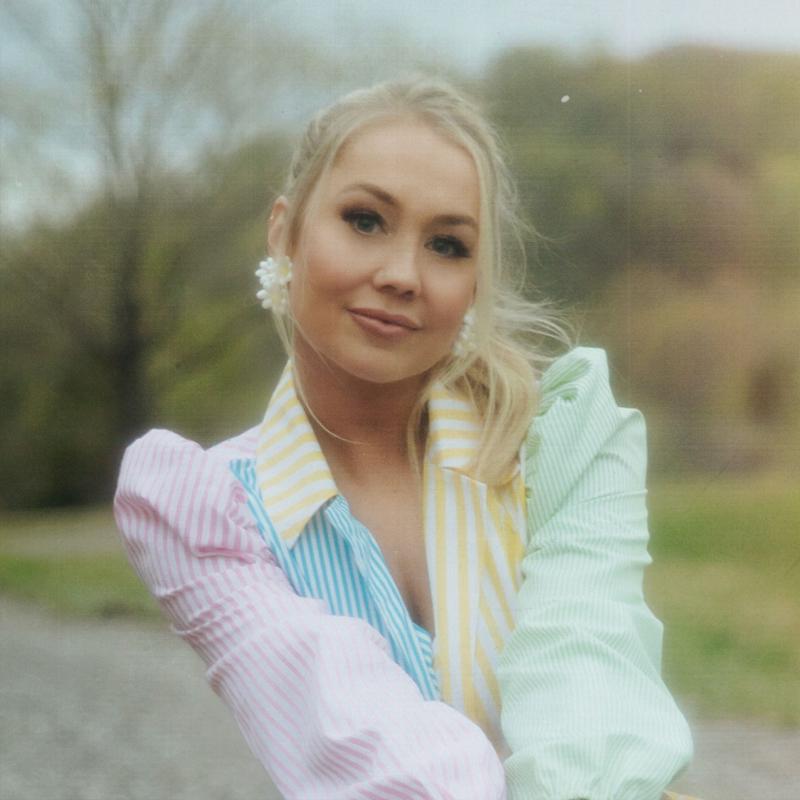 RaeLynn Singer Songwriter And Artist Biography