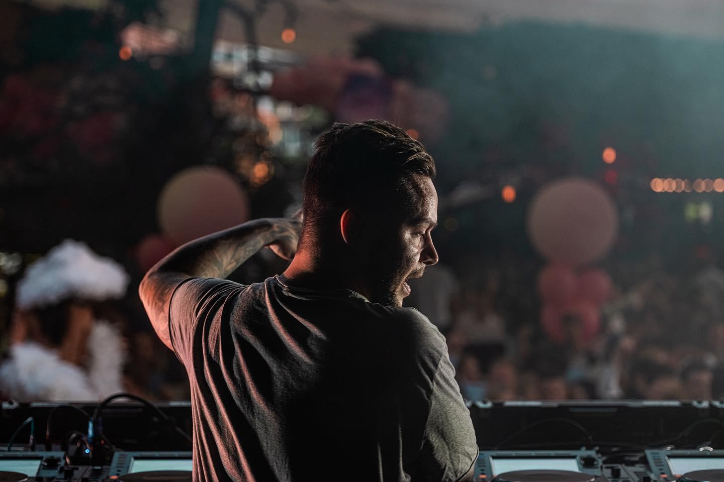Mike Perry Clips Mike Perry Songs _ Mike Perry The Ocean – WIQP