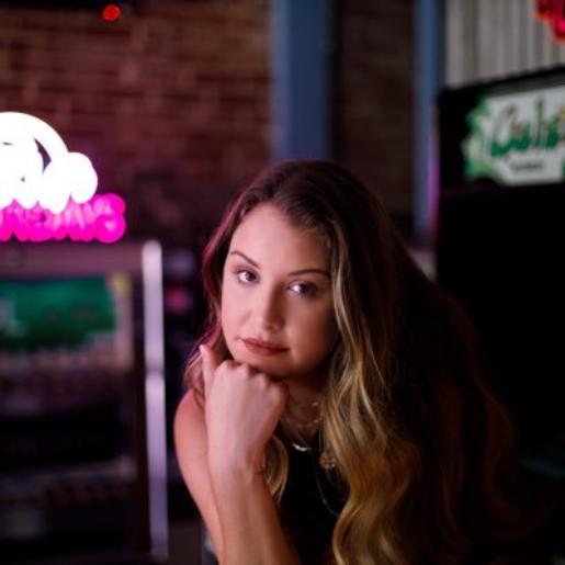 Alexandra Kay - Singer-songwriter, YouTube Star & Instagram Influencer