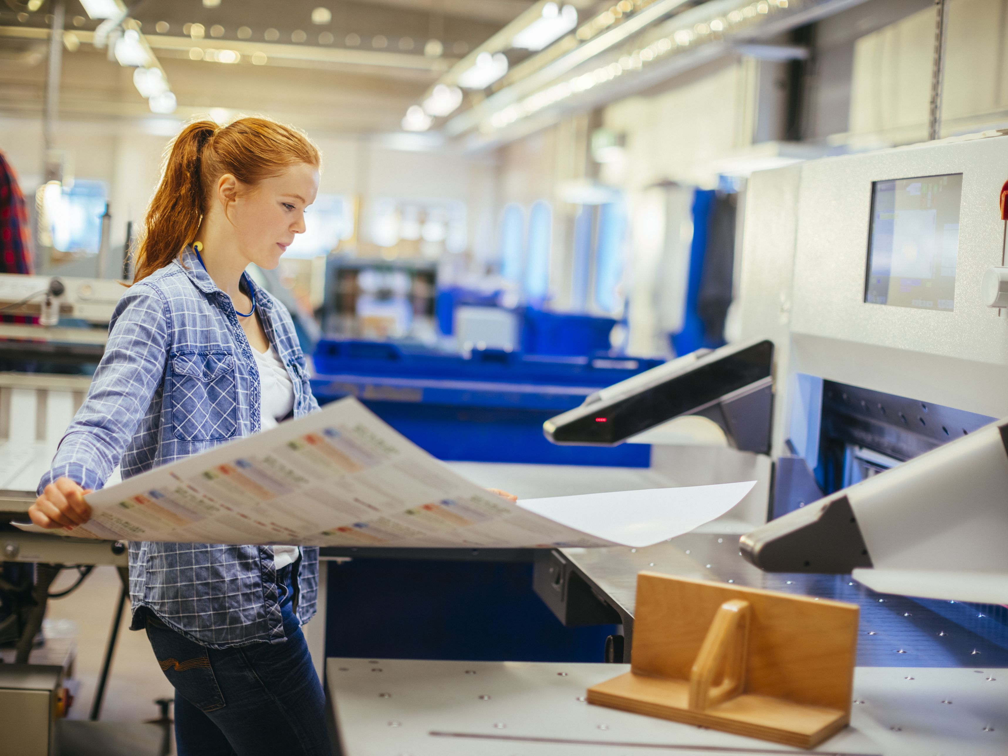 Цифровая печать в полиграфии. Printing factory. Digital printing. Print factory. Цех широкоформатной печати.