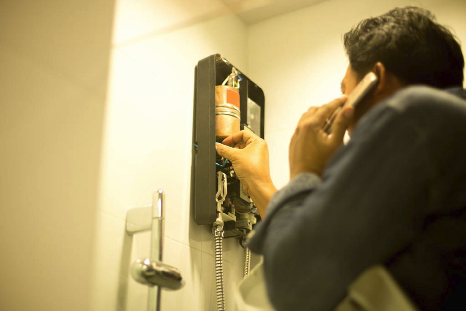 Why Does My Heater Make A Loud Noise When It Turns Off Hero Plumbing