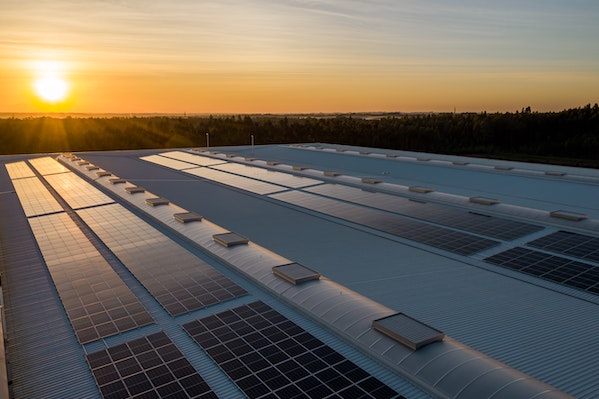 panneaux solaires sur toit
