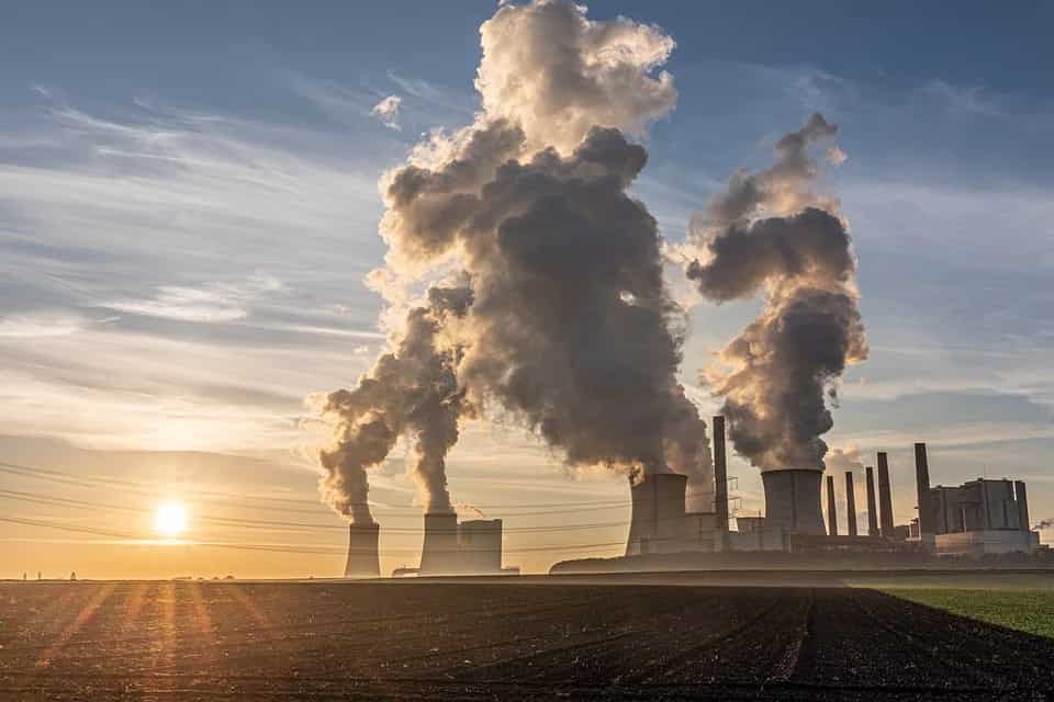 une usine qui pollue